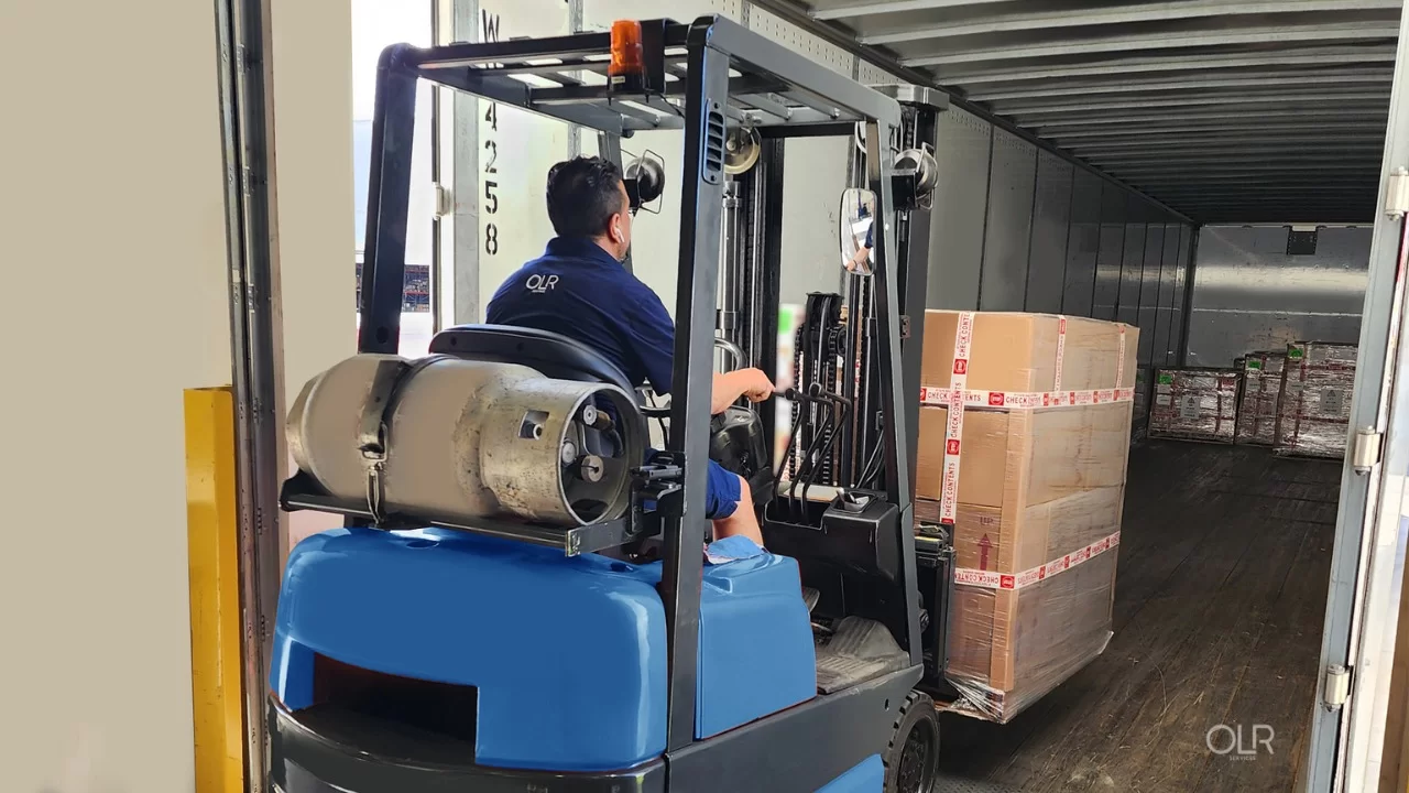 Cross-Docking or Transloading: Simplifying the Decision for Growing Companies Cross-Docking or Transloading: Simplifying the Decision for Growing Companies